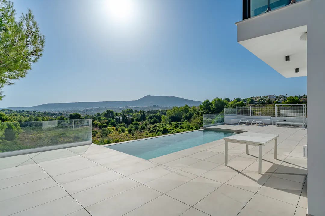 Villa de luxe à Benitachell : espace et intimité près de Moraira