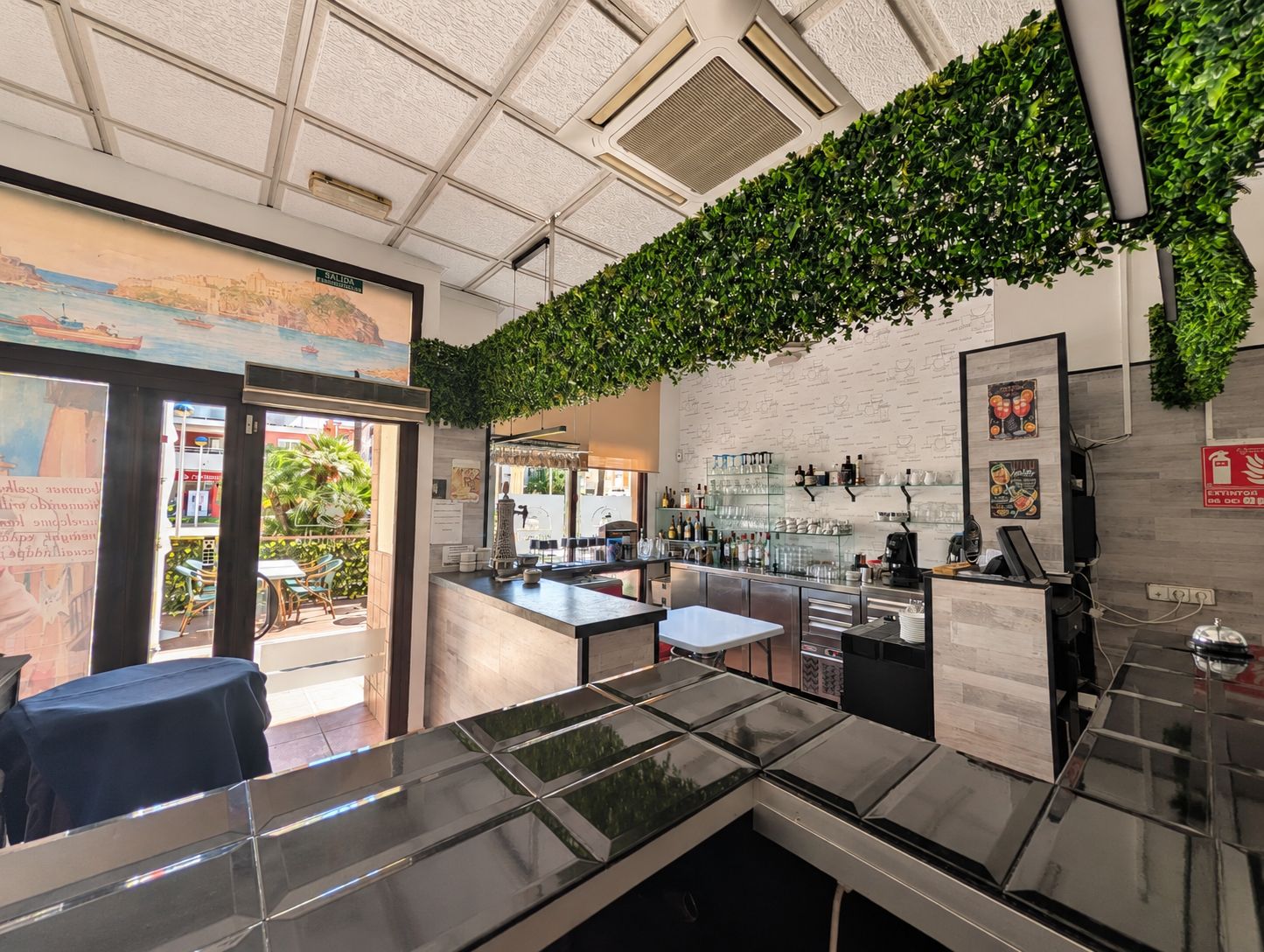 Fonds de commerce de restaurant à vendre à Moraira : pizzeria italienne équipée