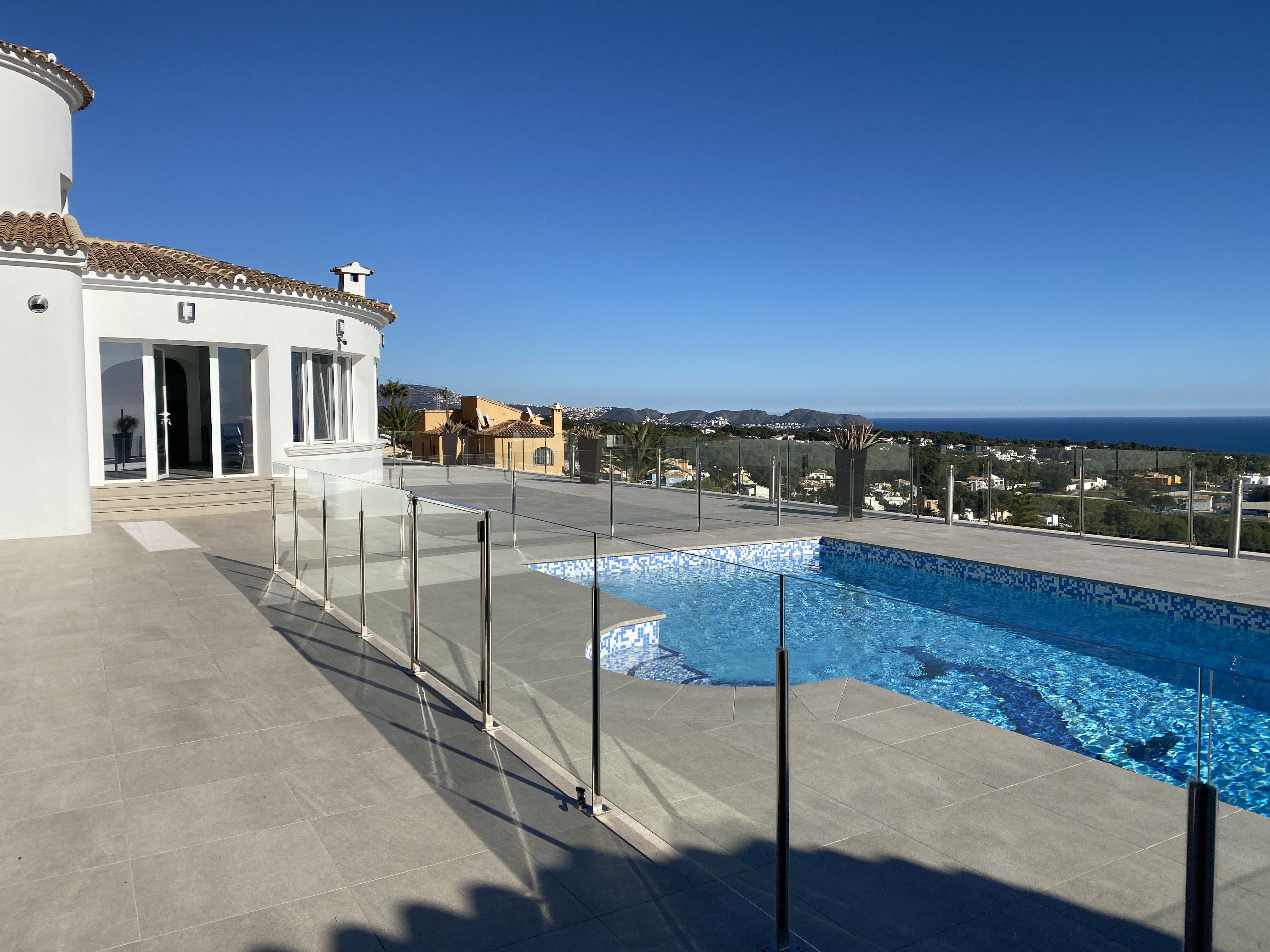 Villa à vendre avec vue panoramique sur la mer entre Moraira et Calpe